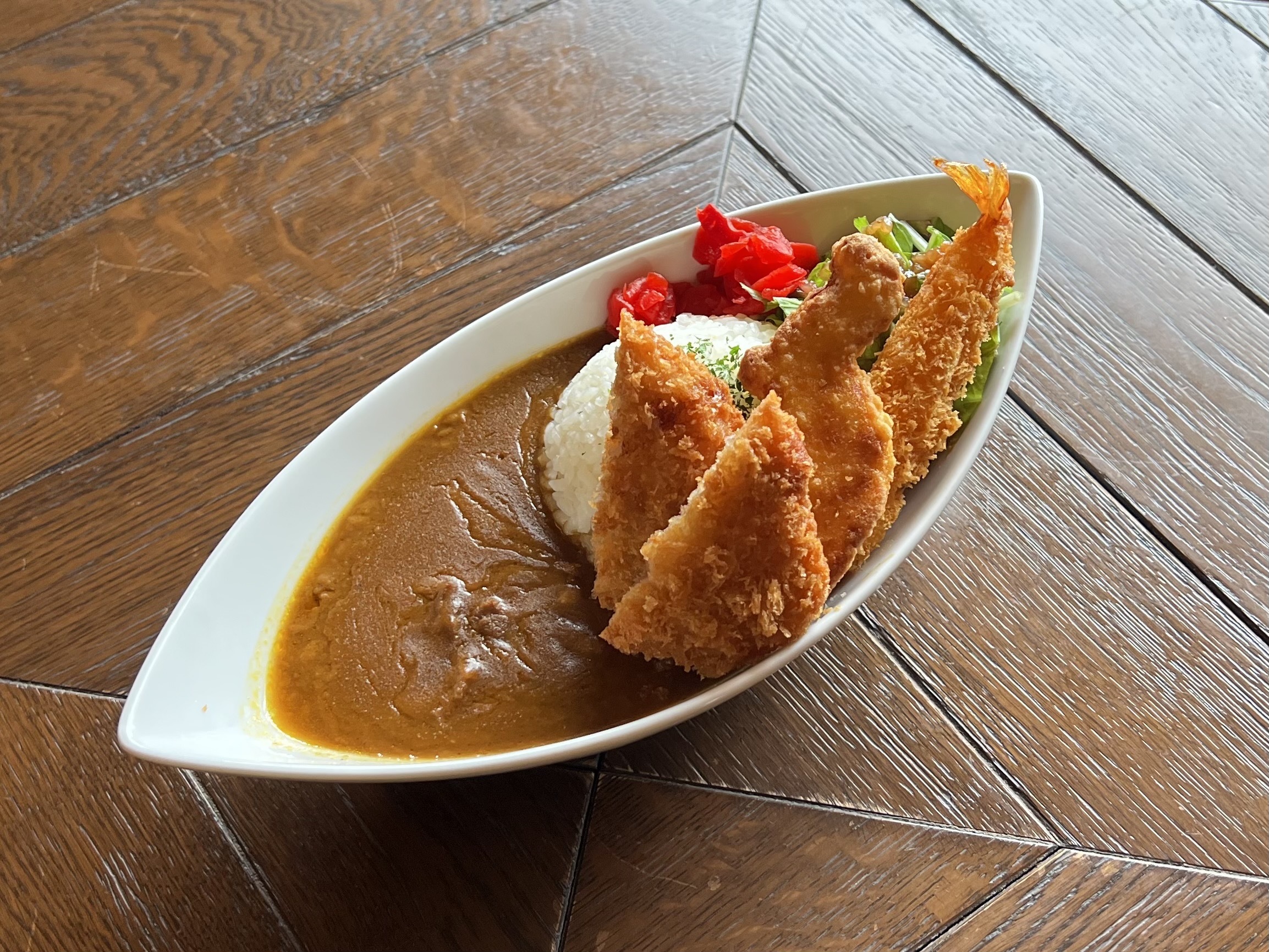 ミックスフライカレー(ドラゴンナゲット&イカのメンチカツ&エビフライ)
